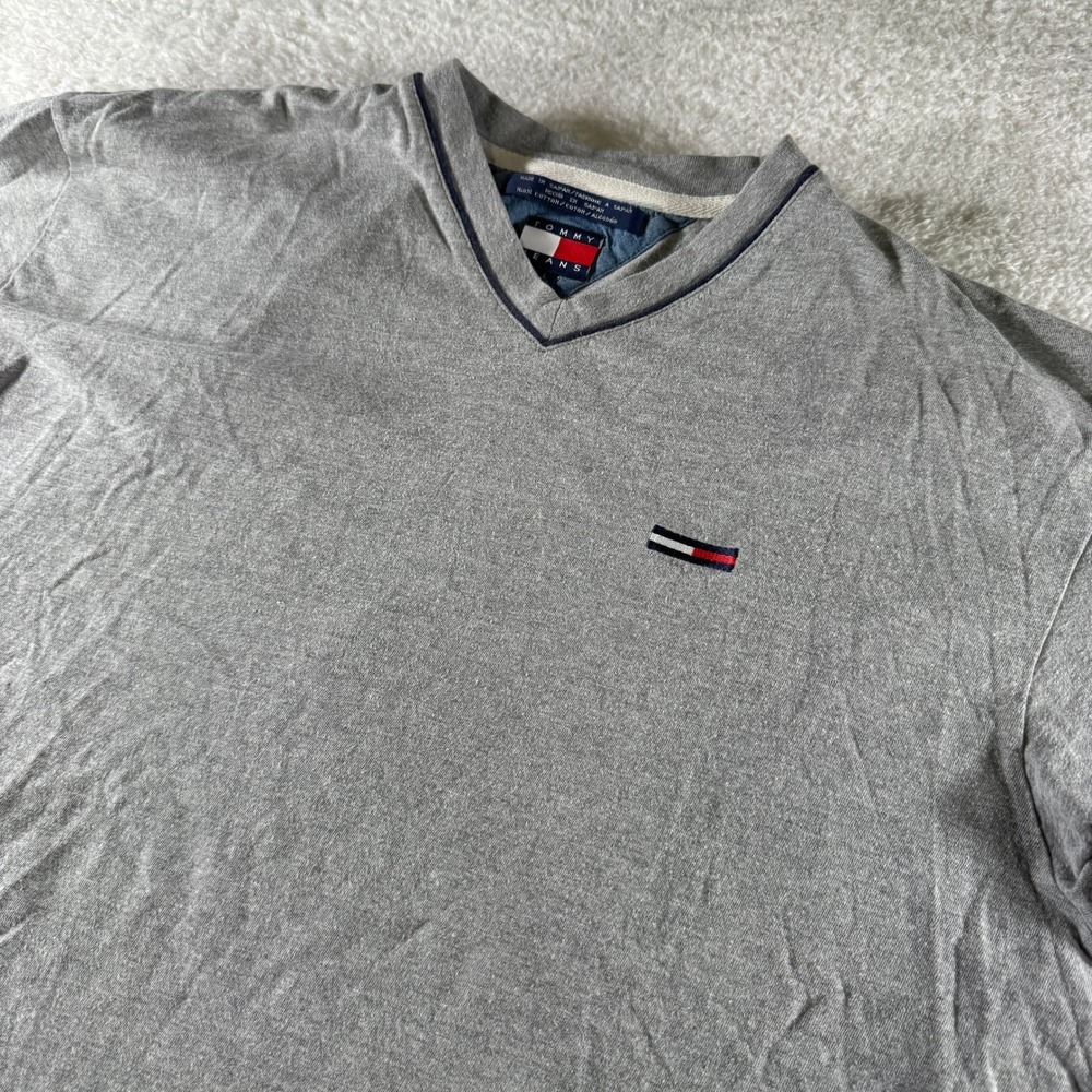 Y2K Tommy Jeans Hilfiger Gray Grey V Neck Shirt Large Logo Designer Men‎ Clean
